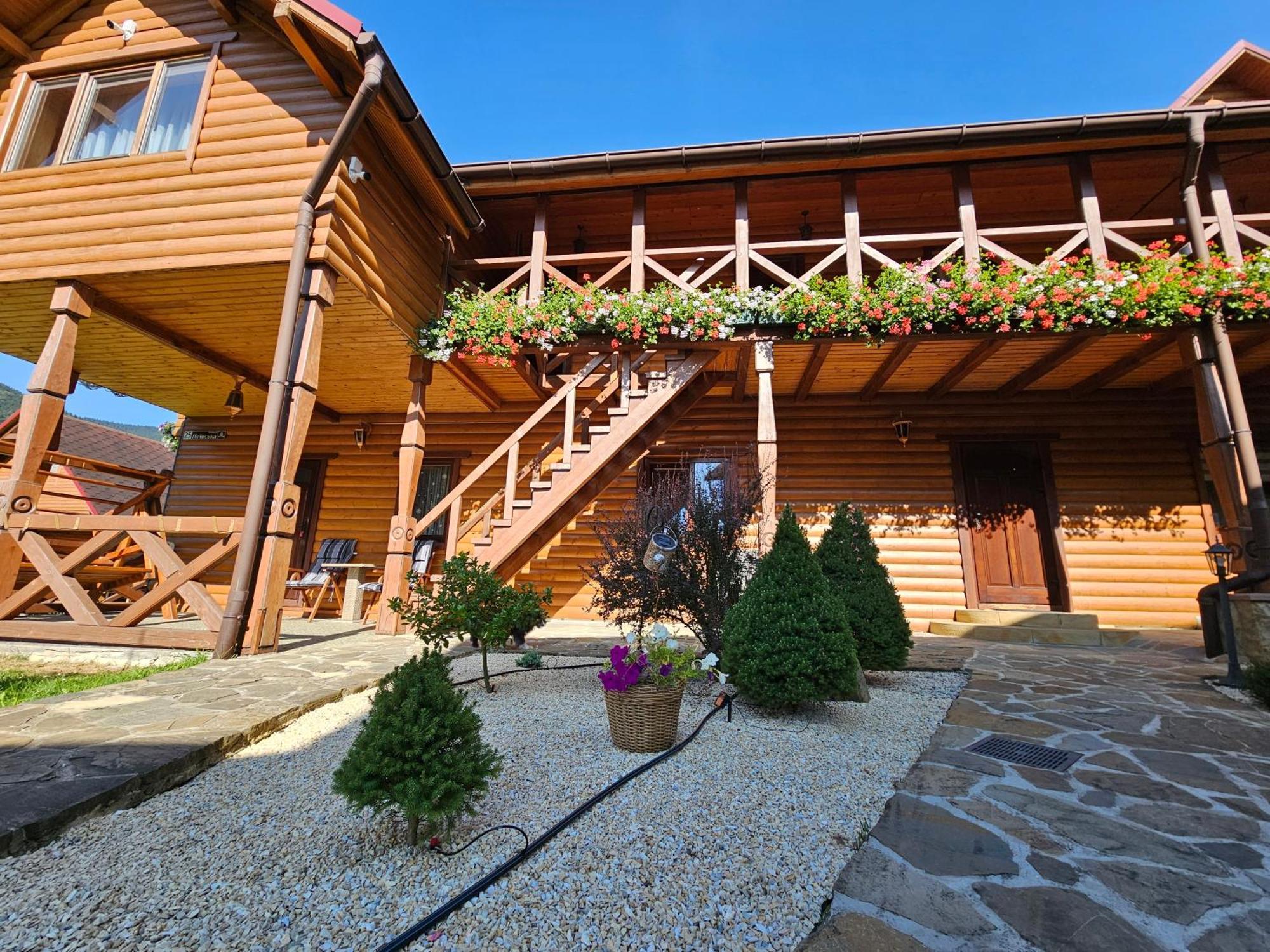 Guesthouse Kolo Druziv Tatariv Exterior photo